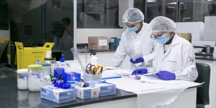 Estudo revela ligação entre sintomas de ansiedade e depressão com casos graves de Covid