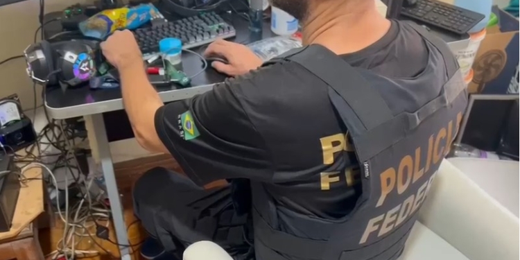 PF prende técnico em informática por posse de imagens de abuso sexual de menores