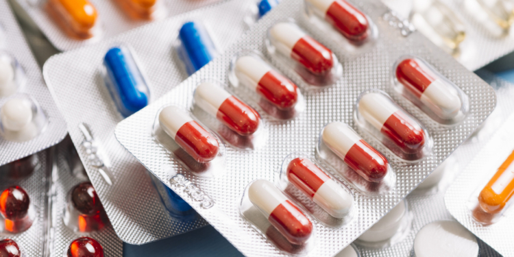 Judicialização de medicamentos ameaça sistema público de saúde