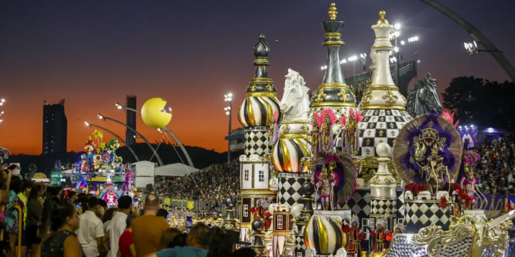 Rosas de Ouro é a campeã do Carnaval de São Paulo; no Rio, apuração será nesta quarta