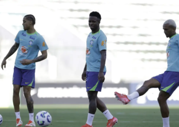 Seleção brasileira enfrenta a Colômbia em seu primeiro jogo no ano