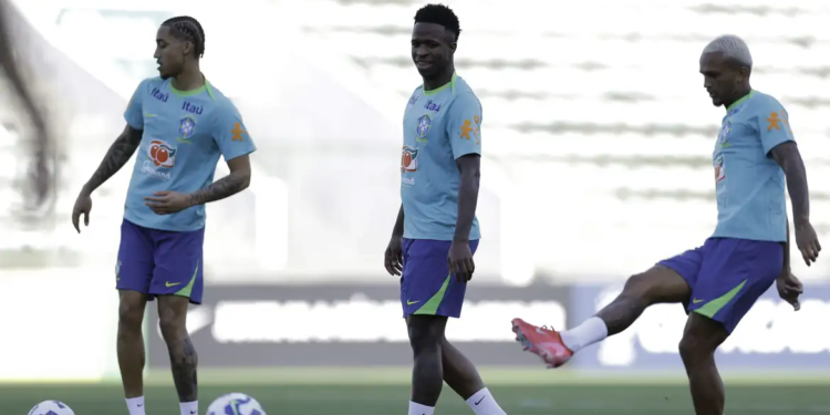 Seleção brasileira enfrenta a Colômbia em seu primeiro jogo no ano