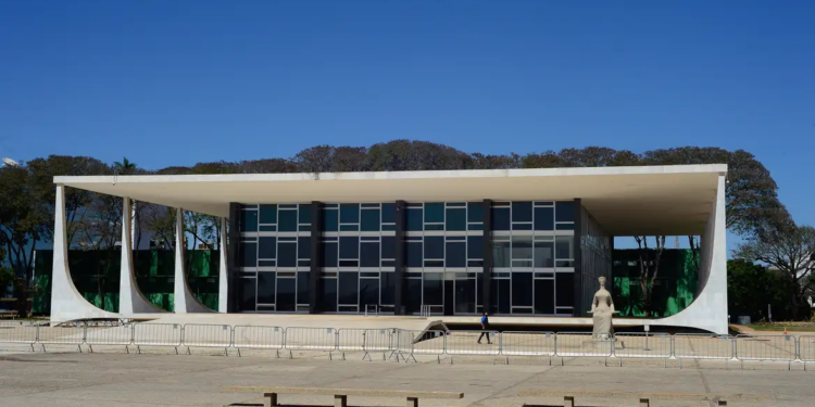 Homem é detido após tentativa de invasão ao STF