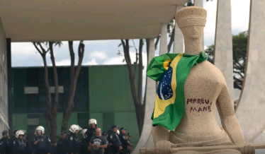 Mulher que pichou ‘Perdeu, mané’ pede perdão em depoimento ao STF