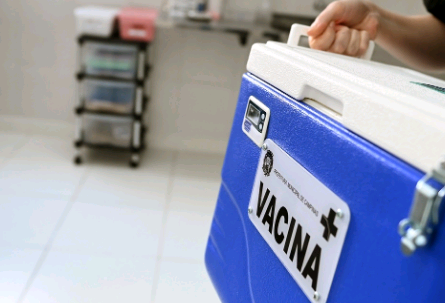 Campinas recebe nova remessa de vacinas contra covid-19 e reinicia aplicação na sexta