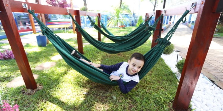 CEI Orlando Ferreira da Costa implanta redário para atividades dos alunos
