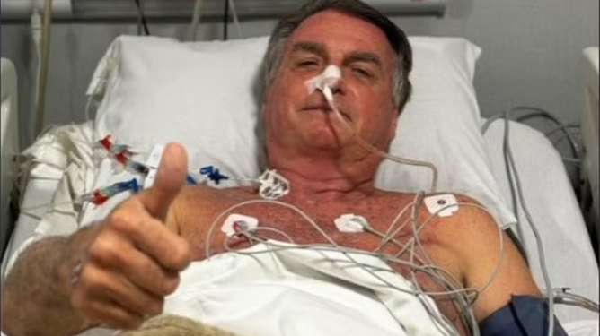 Bolsonaro vai às redes sociais para dizer que não precisará passar por cirurgia
