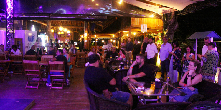 Coquetel marca início do 2º Festival Folha Sabores da Praia em Ilhabela