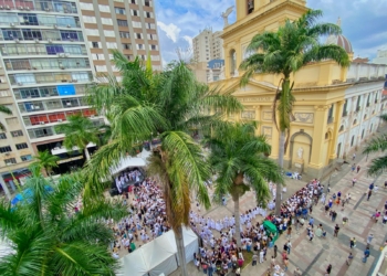 Lavagem das escadarias da Catedral de Campinas reúne 5 mil fiéis neste sábado