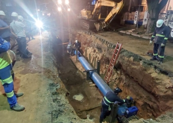 Vazamento interdita trecho da Avenida da Saudade e deixa 20 mil sem água