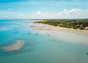 Praias tranquilas e deslumbrantes de Prado (BA) são convite ao relax
