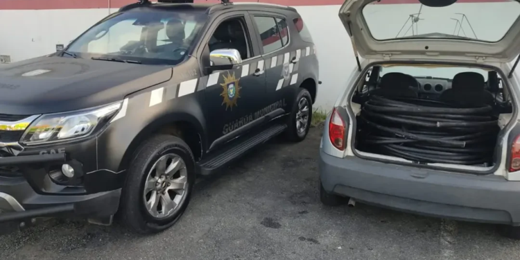 Dupla que agia à luz do dia no Jardim Santa Lúcia é presa por furtar 120kg de fios