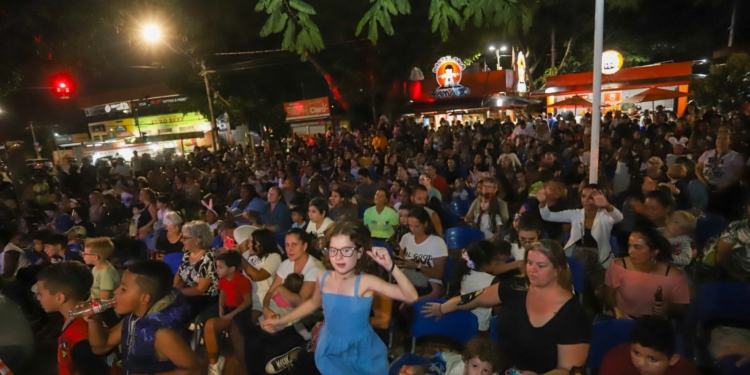 Show Encantado da Páscoa emociona cerca de mil pessoas no bairro Nova Europa