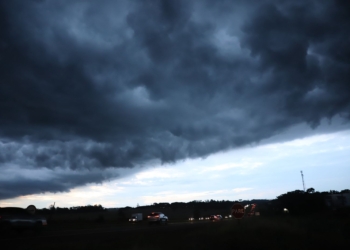 Fortes chuvas atingem São Paulo nesta sexta-feira  e alagam ruas
