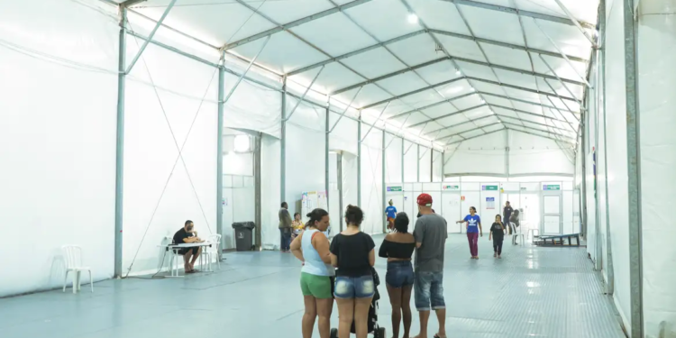 Um ano após enchentes, cerca de 380 pessoas seguem em abrigos no RS