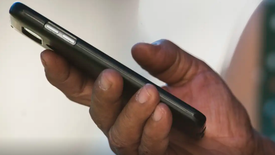 Anatel: nove em cada dez brasileiros têm acesso ao telefone celular