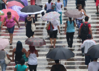 Pancadas de chuvas isoladas em SP continuam até quarta (9) e colocam em atenção áreas de risco
