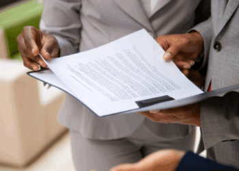 Artigo: ‘Tarifaço’ dos EUA, impactos para empresas brasileiras e a urgência na revisão de contratos internacionais – por Cecília Freitas e Gustavo Lemos