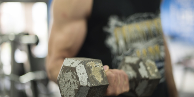 Esteroides anabolizantes triplicam risco de infarto em homens, alerta estudo