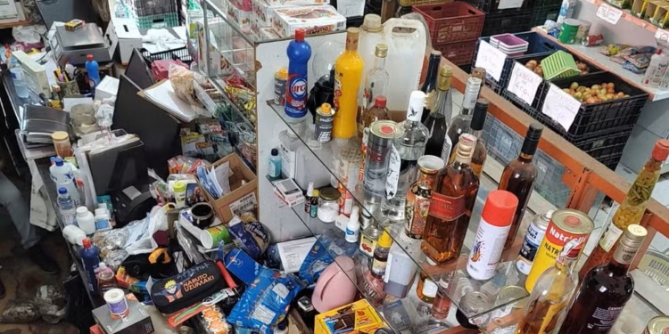 Vigilância Sanitária interdita mercado no Centro; proprietário é preso