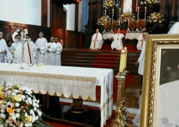 Missa em sufrágio pela alma do papa lota Catedral de Campinas