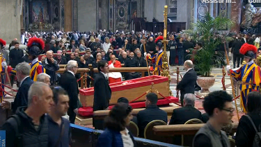 Lula e comitiva desembarcam em Roma para funeral do papa Francisco