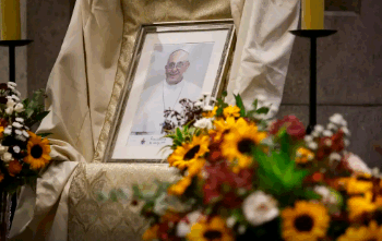 Vaticano confirma morte do papa por AVC e colapso cardiovascular