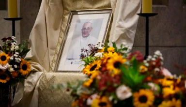 Vaticano confirma morte do papa por AVC e colapso cardiovascular