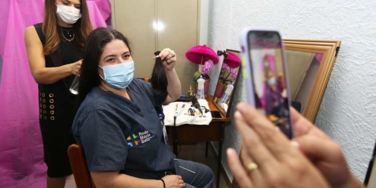 ONG entrega perucas a pacientes com câncer no Mário Gatti nesta quinta