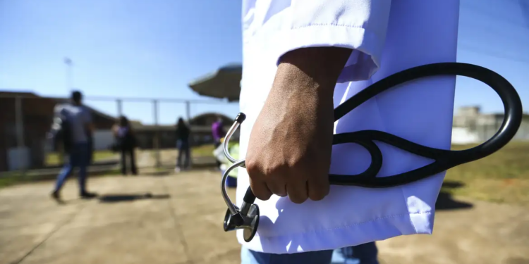 Apenas seis cursos de medicina têm nota máxima no Enade; veja quais