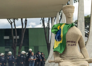 Cabeleireira de Paulínia que pichou estátua é condenada a 14 anos de prisão