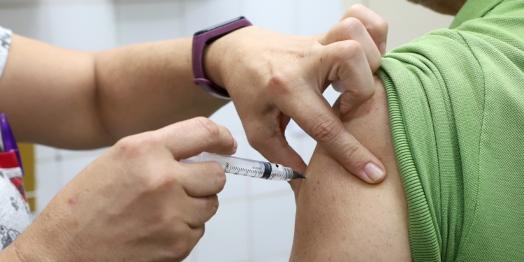 Gripe mata homem de 65 anos em Campinas; Saúde alerta para vacinação