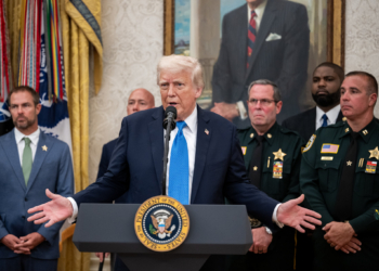 Veto de Trump a aluno estrangeiro em Harvard gera revolta mundial