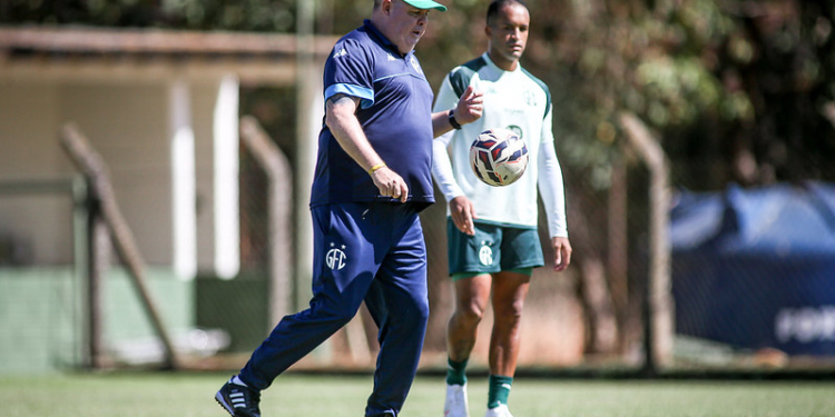 Em busca da reação, Guarani enfrenta o Botafogo-PB no Brinco