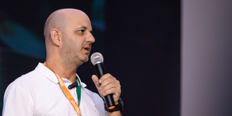 Após queda em março, bares e restaurantes geram 49 novos Empregos em abril na RMC