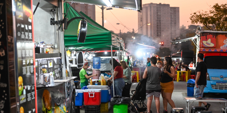Feiras livres: espaços de lembranças com cheiro de pastel