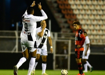 Gol de Jeh nos acréscimos coloca a Ponte Preta na liderança isolada