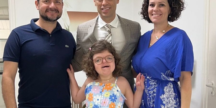 Encontro reúne especialistas da saúde e famílias de crianças com doença rara craniofacial