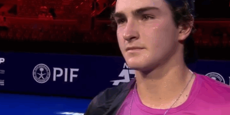 João Fonseca cai; duplas brasileiras vencem em Roland Garros