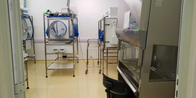 Amostras de aves com gripe aviária são analisadas em laboratório de Campinas