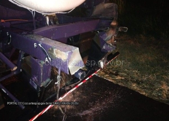 Acidente entre carretas provoca vazamento de ácido fosfórico na Rodovia dos Bandeirantes