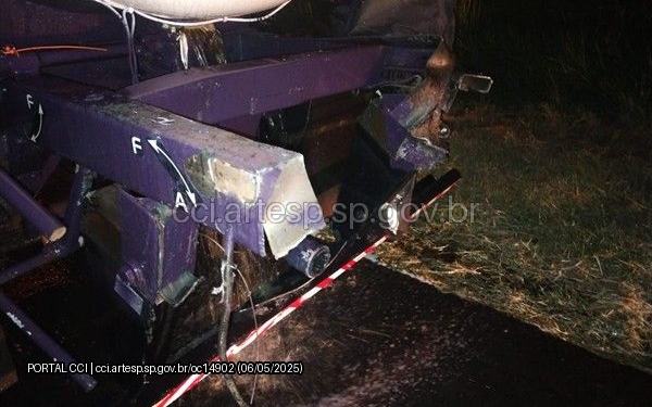 Acidente entre carretas provoca vazamento de ácido fosfórico na Rodovia dos Bandeirantes