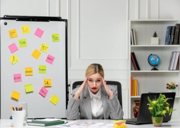 Burnout feminino atinge pico histórico: quando o corpo grita o que a mente não aguenta mais – por Daniela Nucci