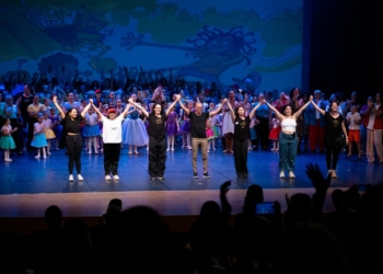 ‘Brasil em Dança’ reúne mais de 230 jovens e leva paisagens do país ao palco do Castro Mendes