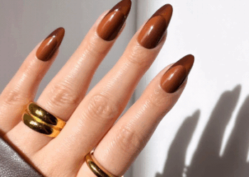 Chique sem esforço: inspirações de unhas marrons para arrasar no outono/inverno – por Daniela Nucci