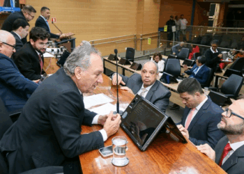 Vereadores aprovam, em 1ª discussão, projeto que amplia proibição de fumar em espaços públicos