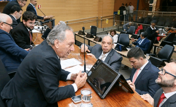 Vereadores aprovam, em 1ª discussão, projeto que amplia proibição de fumar em espaços públicos