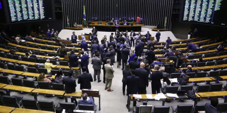 Câmara aprova projeto que aumenta número de deputados federais