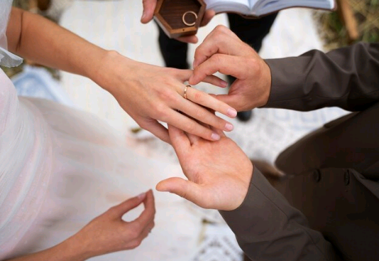 Saiba em quais meses mais acontecem casamentos e nascimentos no Brasil