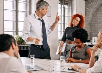 Como capturar a atenção em um mundo de distração – Cecília Lima